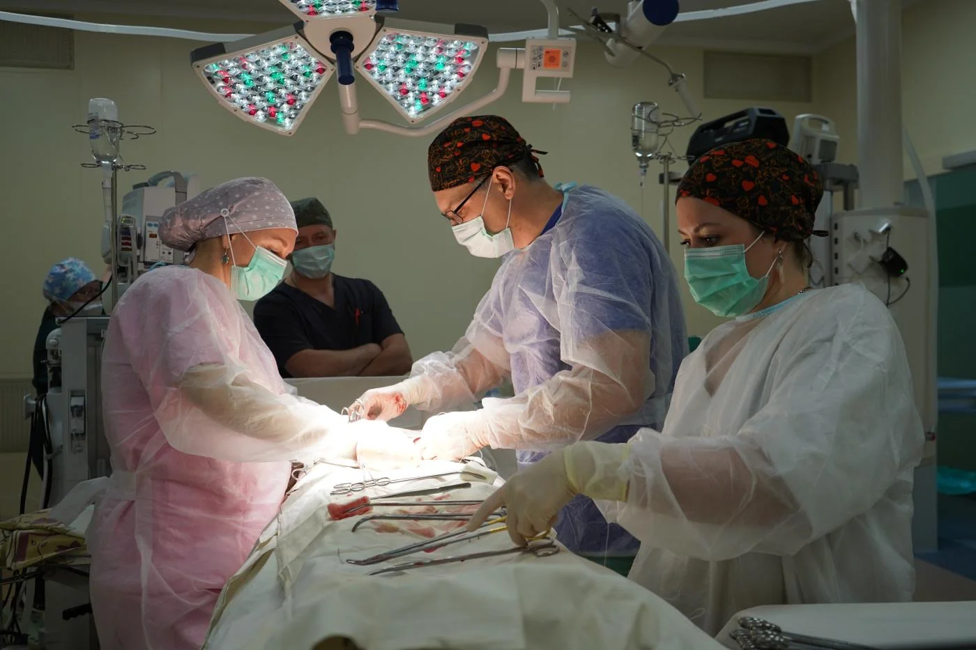 В Онкологическом центре Калининградской области выполнена сложная операция пациентке с синхронным раком яичников и почки