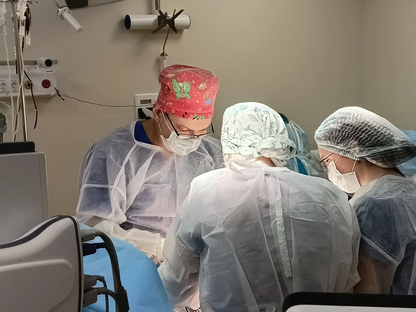 В Калининграде прошла уникальная операция при участии хирургов онкологического и перинатального центров