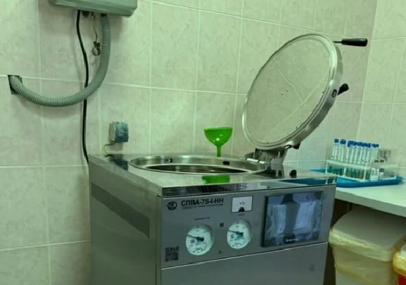 В Центральной городской клинической больнице города Калининграда введен в эксплуатацию новый автоматический паровой стерилизатор