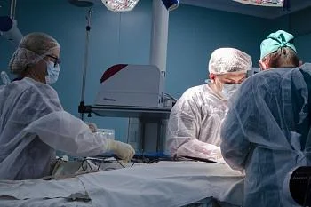 В онкоцентре проводят высокотехнологичные операции на щитовидной железе. В онкоцентре проводят высокотехнологичные операции на щитовидной железе.