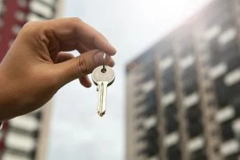 За пять лет медработники государственных лечебных учреждений региона получили более двухсот служебных квартир За пять лет медработники государственных лечебных учреждений региона получили более двухсот служебных квартир