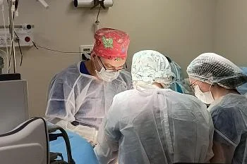 В Калининграде прошла уникальная операция при участии хирургов онкологического и перинатального центров