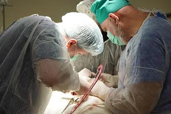 Врачи онкоцентра провели сложнейшую операцию, удалив опухоль и сохранив пациенту почку Врачи онкоцентра провели сложнейшую операцию, удалив опухоль и сохранив пациенту почку