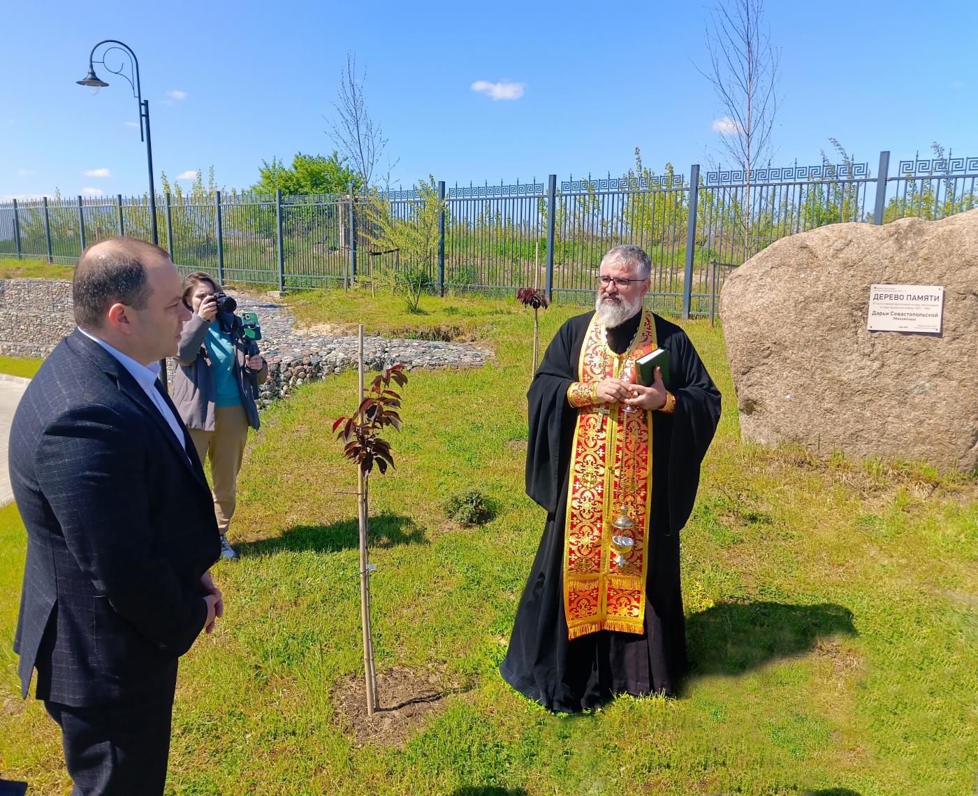 В Онкоцентре открыли аллею-памяти в честь первой русской сестры милосердия Дарьи Севастопольской